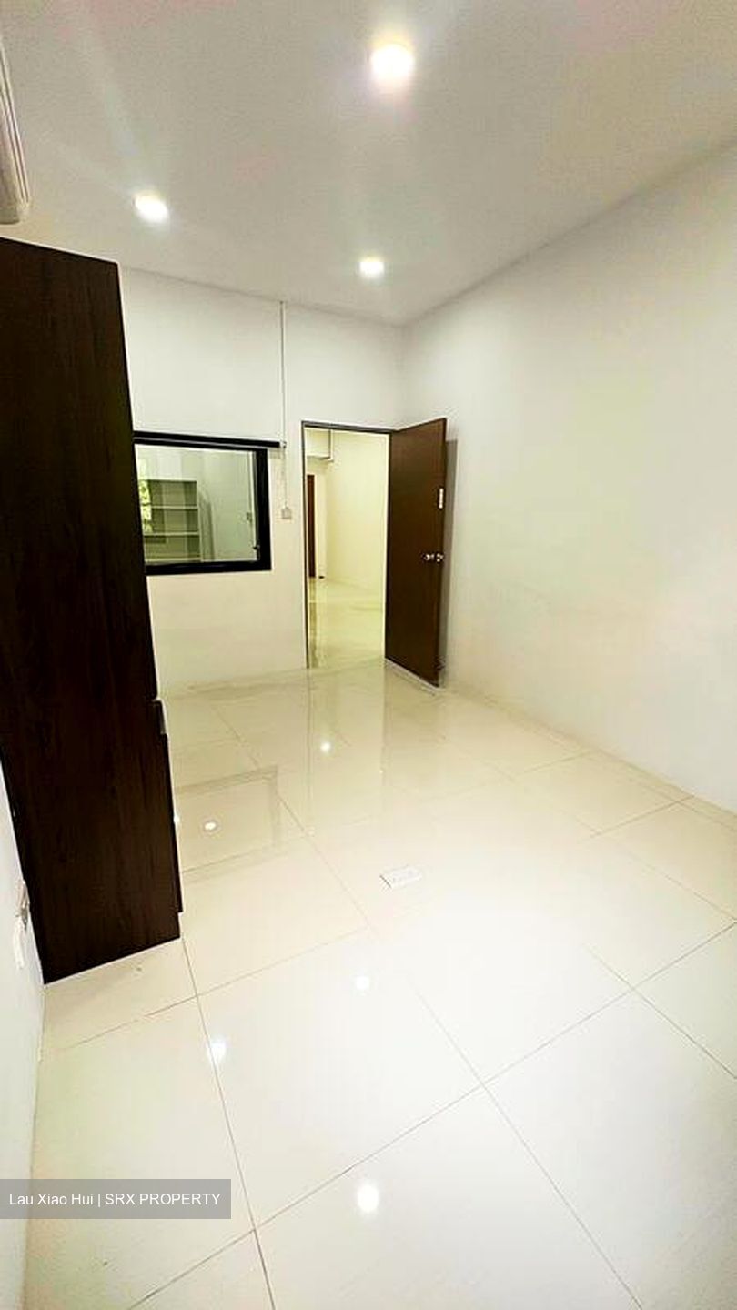 Fuyuen Court (D14), Shop House #521010511